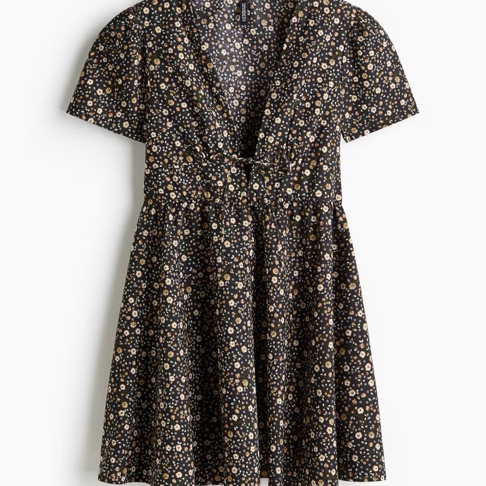 H&M V neck poplin Black Dress with White and Yellow Floral Pattern - Picture 8 of 10